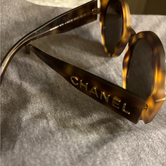 Chanel really nice worn once - Picture 2 of 3